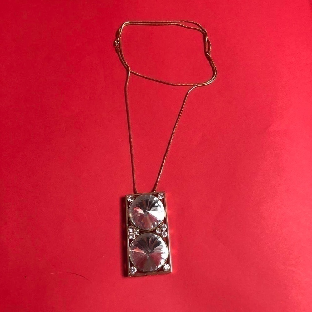 Big sparkly centre piece necklace 🤍💛​​​​​​​​​​​​​​​​​​​​​​​​